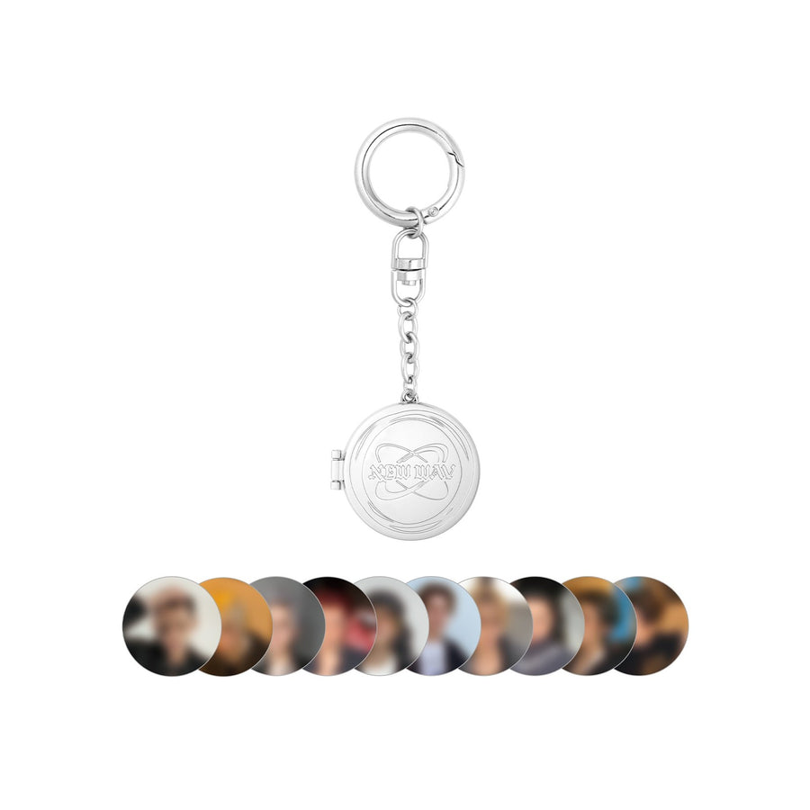 [NEWWAV] TREASURE METAL PENDANT KEYRING - image 1